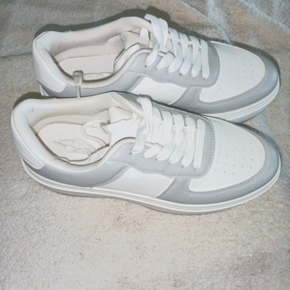 Madden Girl sneakers size 8 white and gray